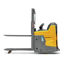 ERD 220 G 115 256 ZT - Empilhadeira Patolada Elétrica Seminova | 98338056