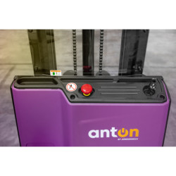 Empilhadeira elétrica com operador a pé PSM 1.2 | 1200 kg | Li-ion | AntOn by Jungheinrich | largura sobre os garfos 685 mm