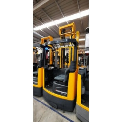 Compre uma Empilhadeira Retrátil seminovo